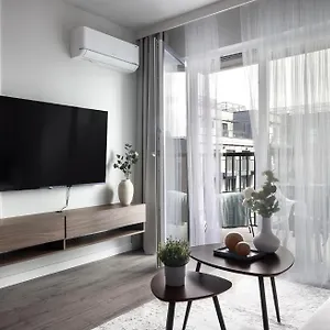 New #madalinskiego57 - Center, New Bulding, 2 Bedrooms, 2x Double Beds And A Fold-out Sofa, Separate Kitchen, Air Conditioning, Balcony, Underground Parking, Self Check In 24h, Internet, Netflix, Coffee Machine, Washing Machine,1 Km To The Railw Wrocław